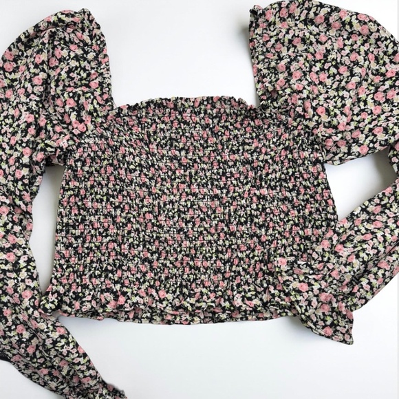 Forever21 Floral Cropped Ruched Top, Juniors Medium in black - Picture 1 of 4